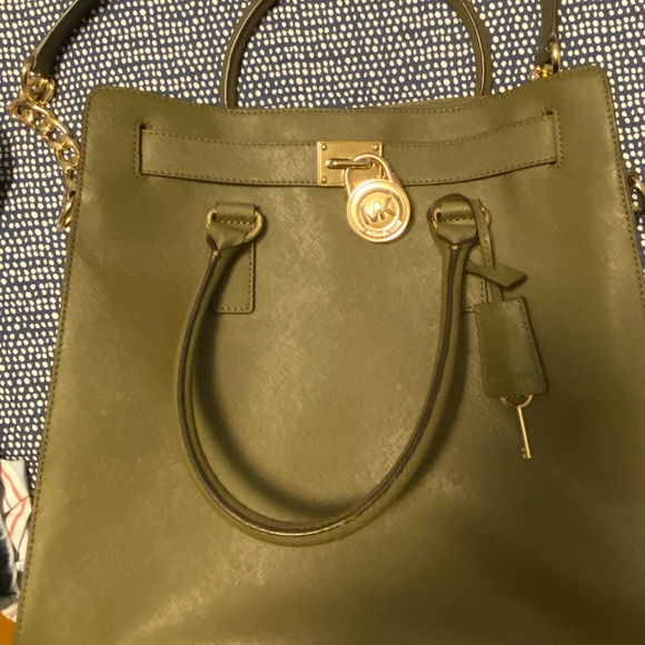 Large Michael Kors Saffiano Leather Tote - Picture 2 of 6